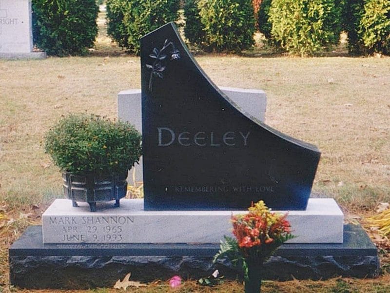 Deeley Black Memorial with Bronze Rose and Planter